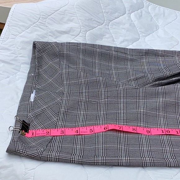 Camber and Grace slim leg, black and white checked pants. Size small. - Picture 13 of 15